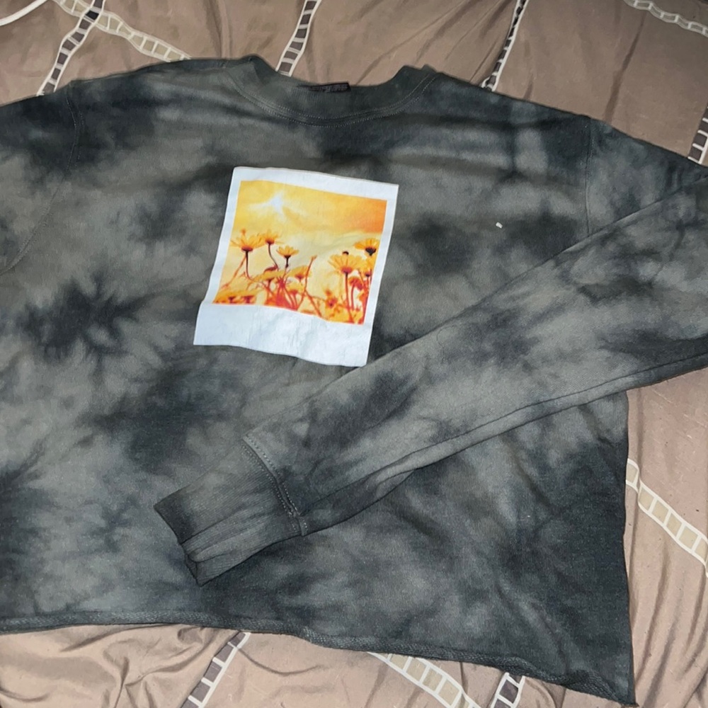 Long-sleeved cropped shirt